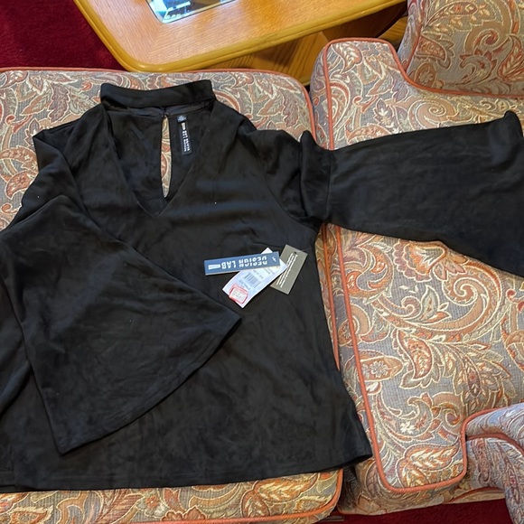 NWT Black faux suede key hole top with bell sleeves. - Picture 2 of 5